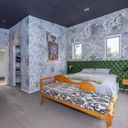 Отель Upstairs Relaxing Loft Albert Town Экстерьер фото
