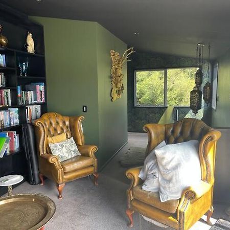 Отель Upstairs Relaxing Loft Albert Town Экстерьер фото